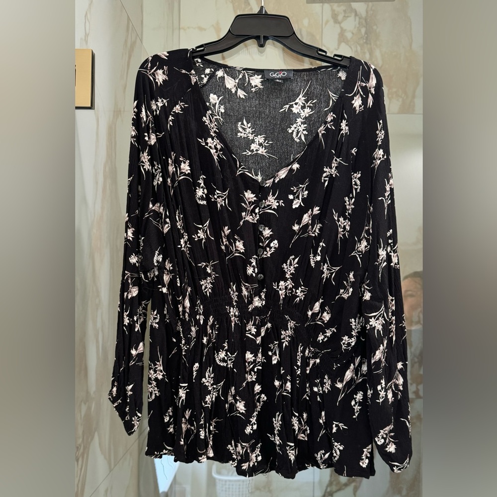 GiGiO black floral long sleeve blouse